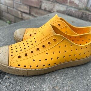 Native bloom wheat Yellow Perforated Slip-On Sneakers with speckled design
